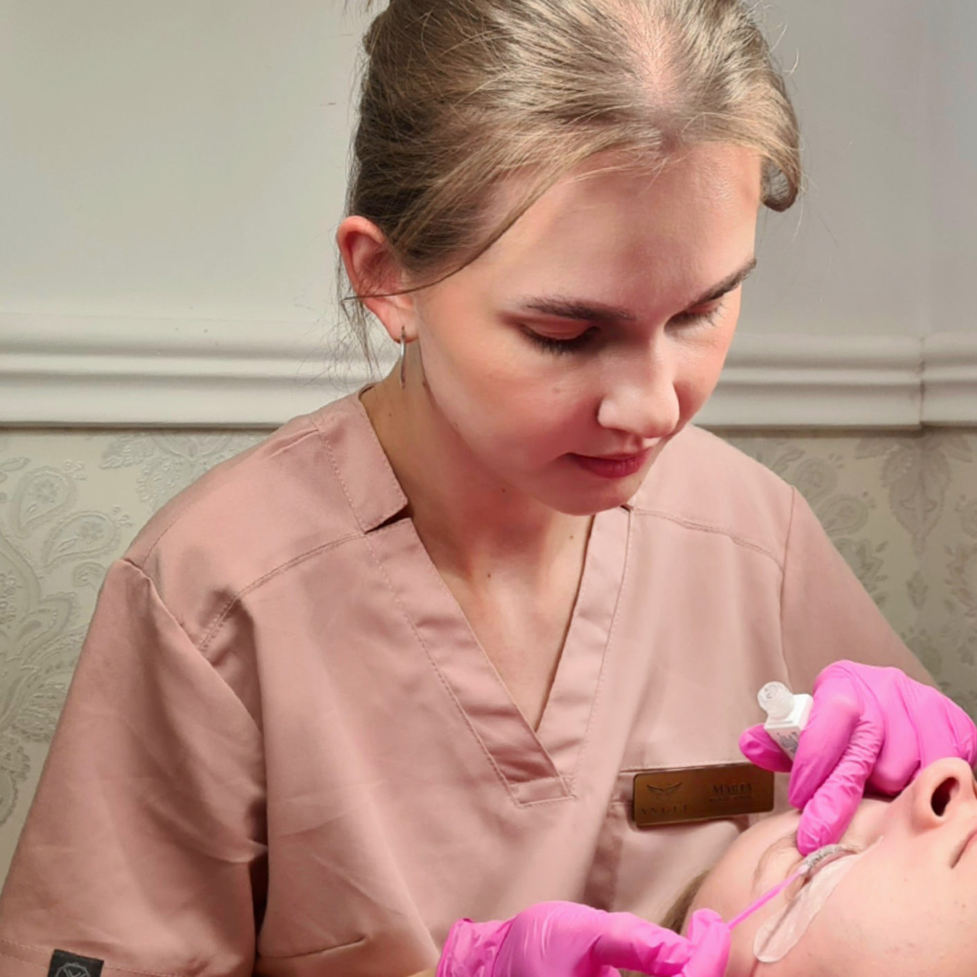 Lifting rzęs podczas pracy (1)